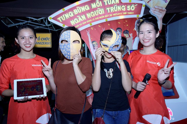 &ldquo;Tưng bừng mỗi tuần, ng&agrave;n người tr&uacute;ng số&rdquo; - Ảnh 1.