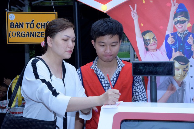 &ldquo;Tưng bừng mỗi tuần, ng&agrave;n người tr&uacute;ng số&rdquo; - Ảnh 6.