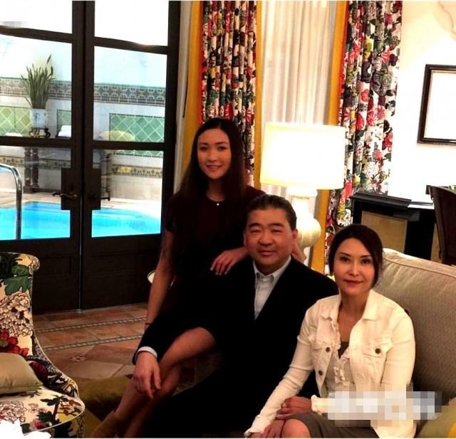 Nữ hoàng phim 18+ Hong Kong: Sống giàu sang phú quý, có con gái đẹp bốc lửa không kém mẹ - Ảnh 8.
