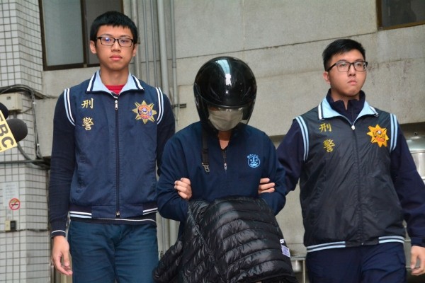 Lao động Việt cùng ông chủ Đài Loan bị bắt vì đột nhập nhà riêng, ép gia chủ chụp ảnh khỏa thân - Ảnh 2.