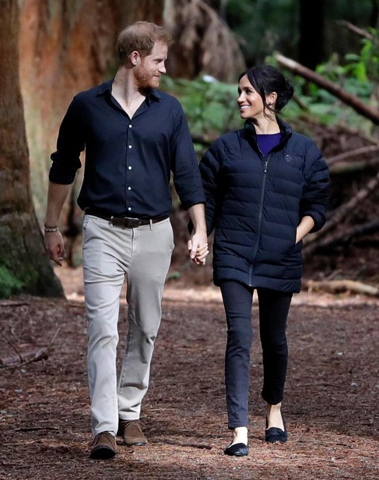 Vợ chồng Harry bất ngờ bị rò rỉ nơi ở hiện tại, Meghan được trả hàng triệu đô để đóng đoạn phim dài 2 phút - Ảnh 2.