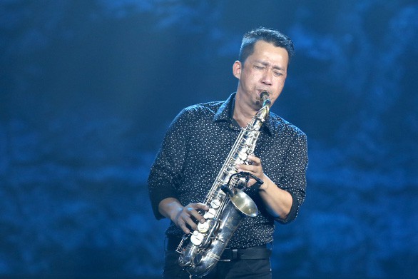 Bà xã thất thần trong tang lễ nghệ sĩ saxophone Xuân Hiếu - Ảnh 5.