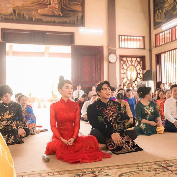 Choáng trước ngày ăn hỏi của Rich kid Hà Nội: Cô dâu vàng đeo đầy người, hoa tươi tràn ngập, đáng chú ý nhất là lời tiết lộ về xuất xứ của hoa trong buổi lễ - Ảnh 9.