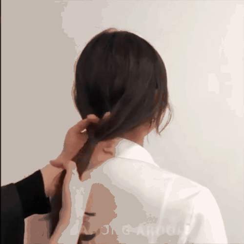 Có ít nhất 4 kiểu tóc búi thấp “dễ ăn” giúp bạn giống gái Hàn không sai một điểm - Ảnh 4. Có ít nhất 4 kiểu tóc búi thấp “dễ ăn” giúp bạn giống gái Hàn không sai một điểm - Ảnh 4.