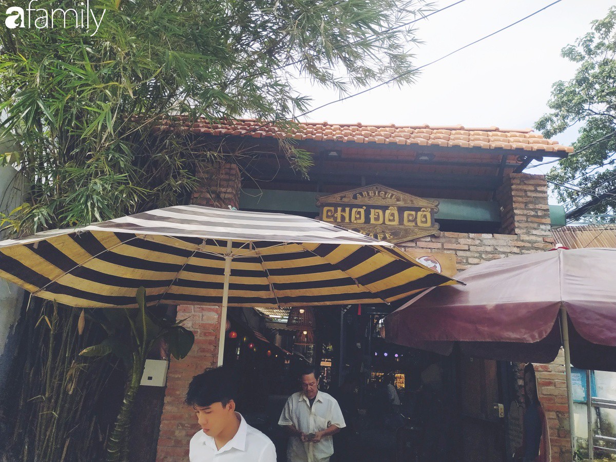 Lạc vào chợ đồ cổ Cao Minh - nơi buôn bán hoài niệm, tìm về hồi ức giữa lòng Sài Gòn - Ảnh 1.