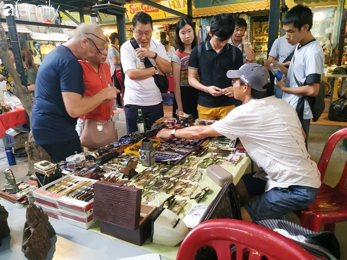 Lạc vào chợ đồ cổ Cao Minh - nơi buôn bán hoài niệm, tìm về hồi ức giữa lòng Sài Gòn - Ảnh 18.