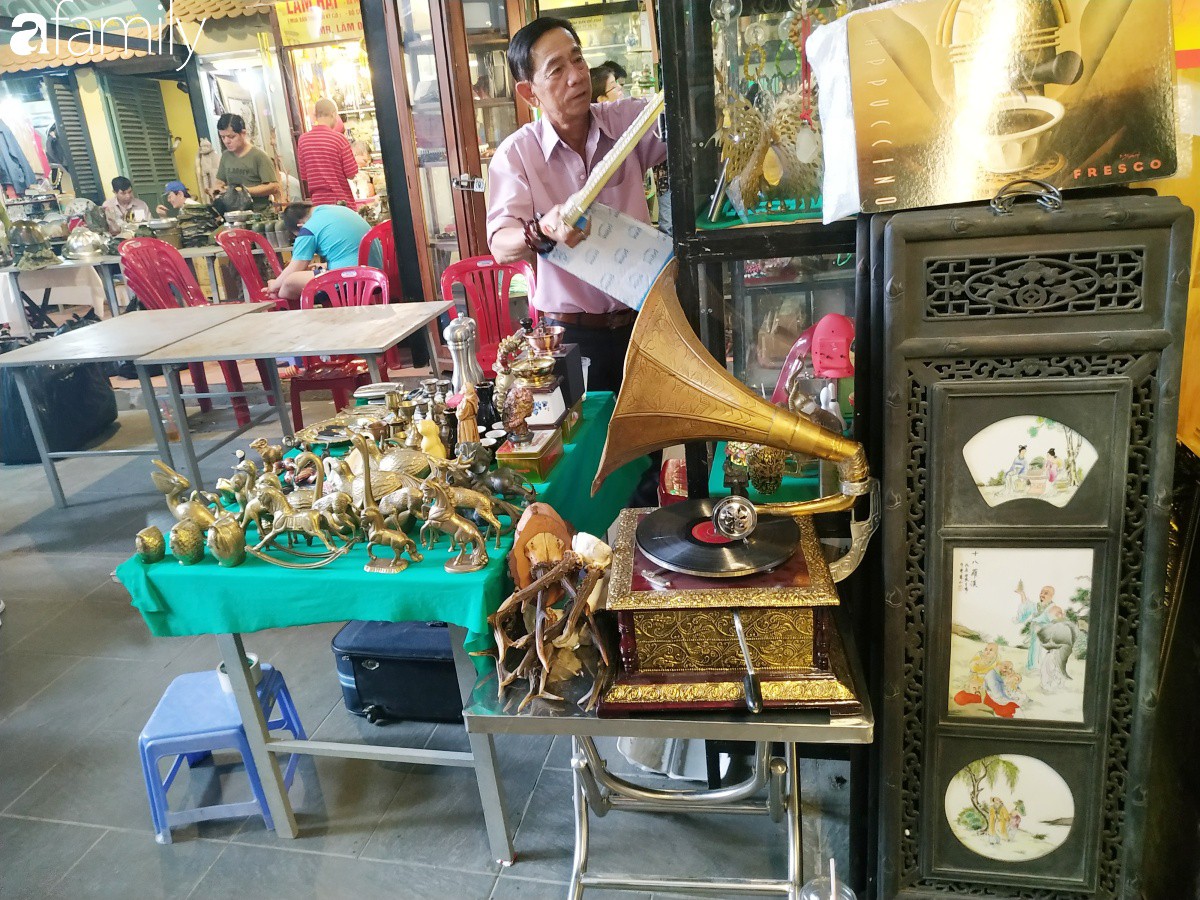 Lạc vào chợ đồ cổ Cao Minh - nơi buôn bán hoài niệm, tìm về hồi ức giữa lòng Sài Gòn - Ảnh 26.
