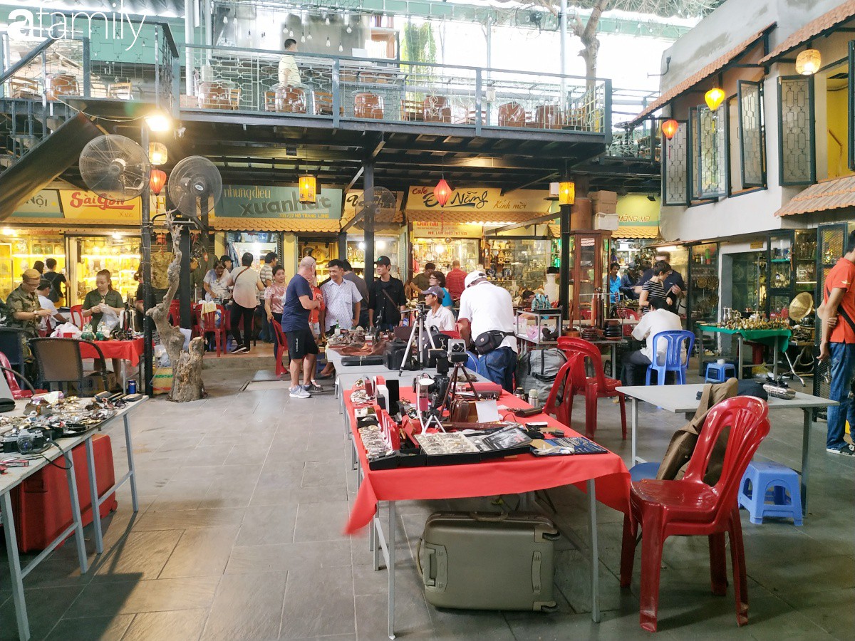 Lạc vào chợ đồ cổ Cao Minh - nơi buôn bán hoài niệm, tìm về hồi ức giữa lòng Sài Gòn - Ảnh 24.