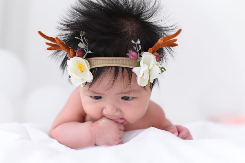 Cậu b&eacute; khiến cư d&acirc;n mạng ph&aacute;t cuồng bởi m&aacute;i t&oacute;c dựng đứng như vuốt keo, ai ngờ l&agrave; t&oacute;c thật 100% - Ảnh 2.