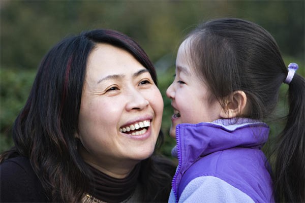 &quot;Mẹ ơi con có kinh nguyệt rồi và con xấu hổ khi thay băng vệ sinh ở trường&quot;. Khi con gái gặp trường hợp như vậy, mẹ nên nói với con như thế nào? - Ảnh 1.