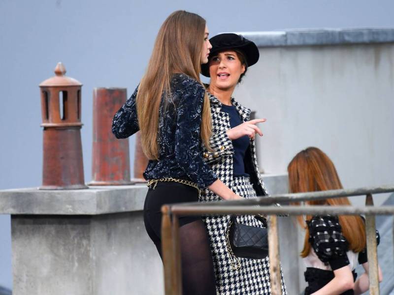 Nữ nhân phá show Chanel muốn đấm nhau với Gigi Hadid, hé lộ cách thức đi lậu vé không ai phát hiện - Ảnh 3.
