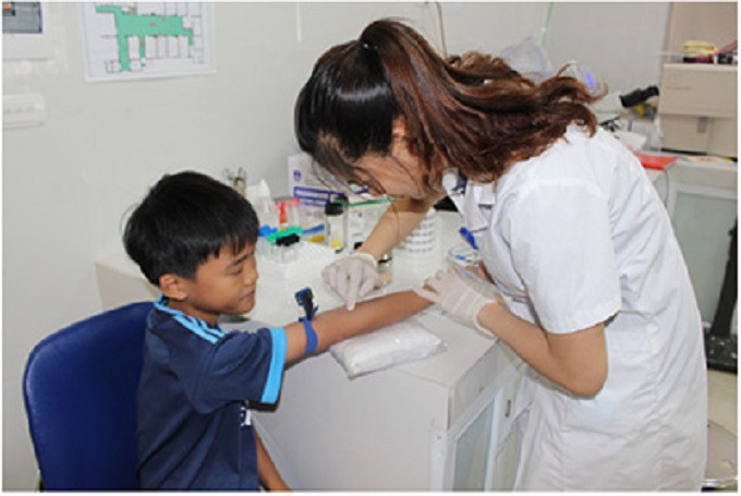 Khuyến cáo phụ huynh đưa con em tiêm vắc-xin phòng ngừa các bệnh truyền nhiễm - Ảnh 2.
