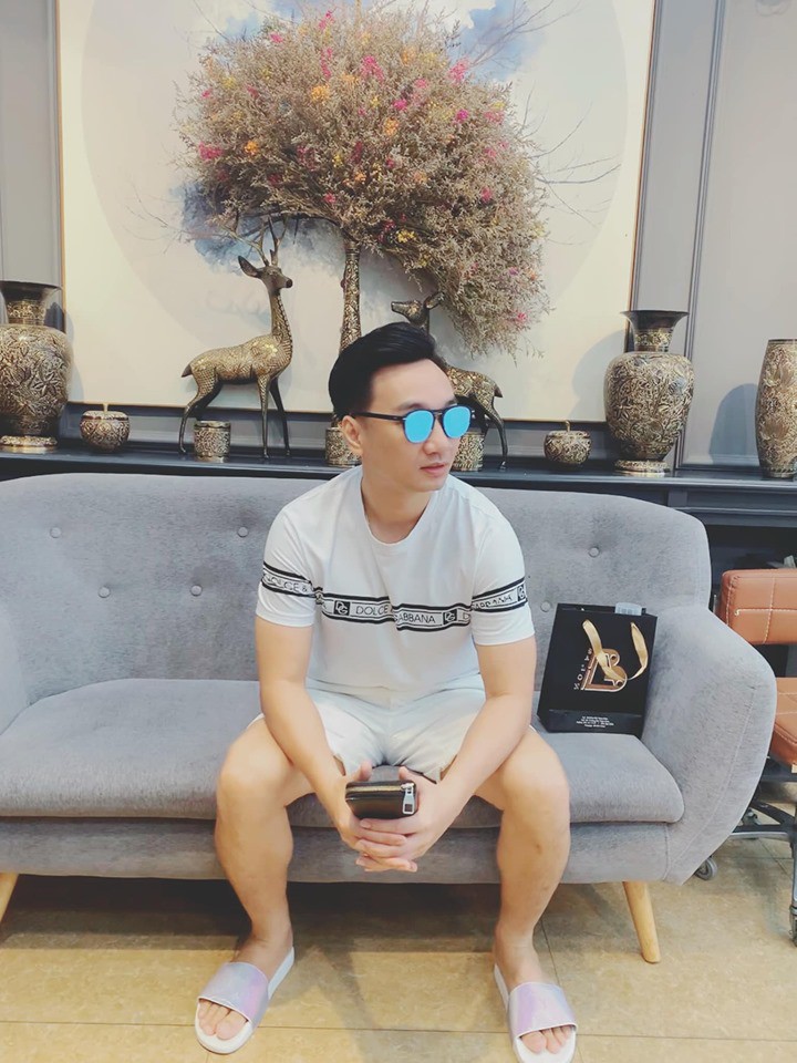 Các nam MC VTV sau đổ vỡ hôn nhân: Người hạnh phúc cưới vợ mới xinh đẹp, kẻ lẻ kín tiếng lẻ bóng đi về - Ảnh 11. Các nam MC VTV sau đổ vỡ hôn nhân: Người hạnh phúc cưới vợ mới xinh đẹp, kẻ lẻ kín tiếng lẻ bóng đi về - Ảnh 11.