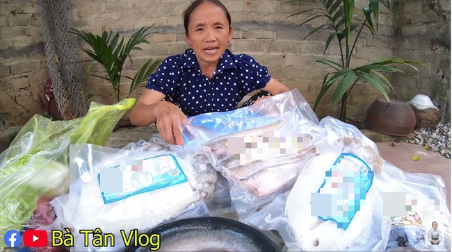 Bà Tân Vlog rơi vào chuỗi ngày khủng hoảng được dự đoán trước, đại diện truyền thông cho biết không dám cho bà đọc bất cứ bình luận nào trên mạng  - Ảnh 1.