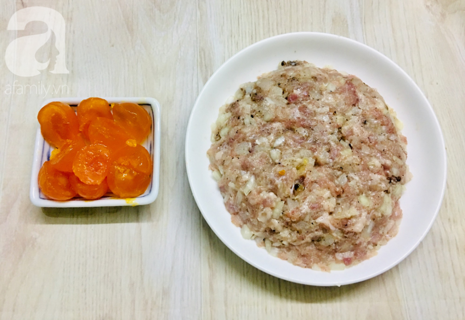 Mẹ chồng tôi có cách làm xíu mại trứng muối ngon số 1, cả nhà ai cũng ghiền - Ảnh 3. Mẹ chồng tôi có cách làm xíu mại trứng muối ngon số 1, cả nhà ai cũng ghiền - Ảnh 3.