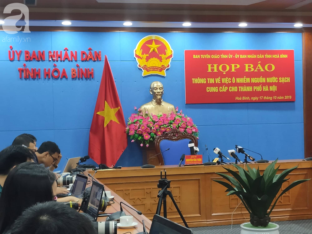 NÓNG: Đang họp báo vụ nước sinh hoạt ở Hà Nội nhiễm dầu, đã có quyết định khởi tố vụ án hình sự - Ảnh 3.