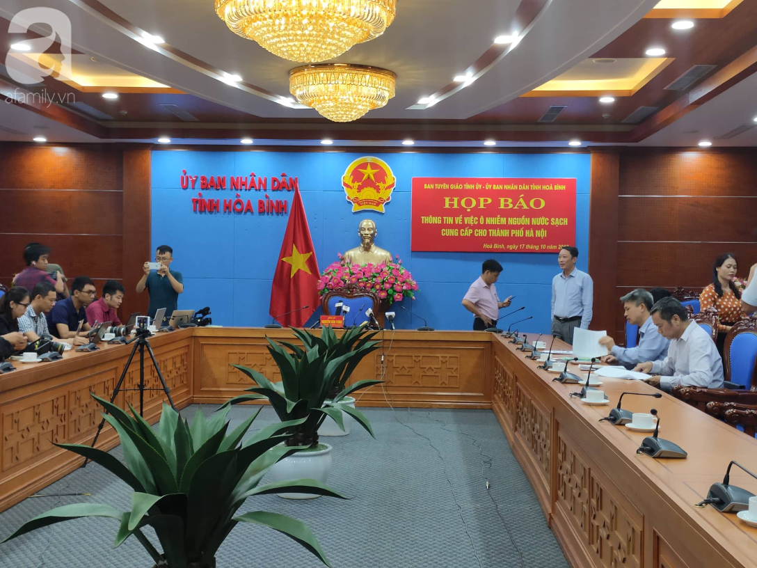 NÓNG: Đang họp báo vụ nước sinh hoạt ở Hà Nội nhiễm dầu, đã có quyết định khởi tố vụ án hình sự - Ảnh 4.