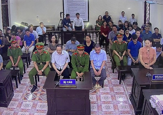 Lạ lùng những lời khai trong phiên tòa sơ thẩm vụ gian lận điểm ở Hà Giang - Ảnh 1.