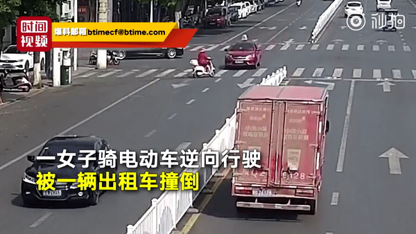 Đoạn video người phụ nữ đi ngược chiều và bị xe tông liên tiếp 2 lần khiến ai cũng hoảng sợ, nhưng thái độ cư dân mạng lại phẫn nộ - Ảnh 2. Đoạn video người phụ nữ đi ngược chiều và bị xe tông liên tiếp 2 lần khiến ai cũng hoảng sợ, nhưng thái độ cư dân mạng lại phẫn nộ - Ảnh 2.