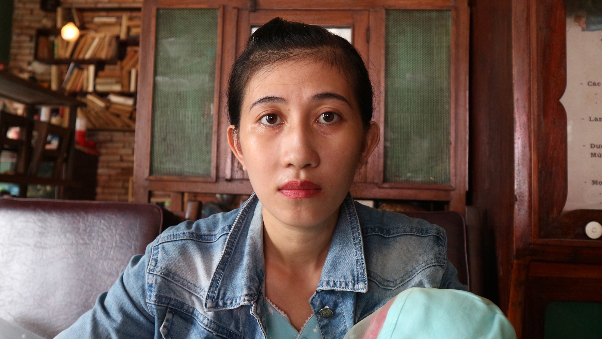 Tình cảnh khốn cùng của người vợ đang ngủ với chồng thì liên tục bị gọi đi khách - Ảnh 1. Tình cảnh khốn cùng của người vợ đang ngủ với chồng thì liên tục bị gọi đi khách - Ảnh 1.