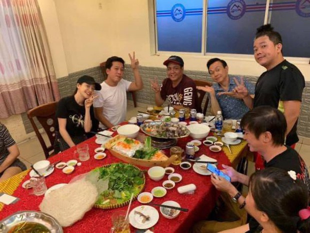 Nhã Phương khoe vòng 1 gợi cảm nhưng chi tiết trên bàn tay liên quan đến cuộc hôn nhân với Trường Giang lại gây tò mò - Ảnh 3. Nhã Phương khoe vòng 1 gợi cảm nhưng chi tiết trên bàn tay liên quan đến cuộc hôn nhân với Trường Giang lại gây tò mò - Ảnh 3.