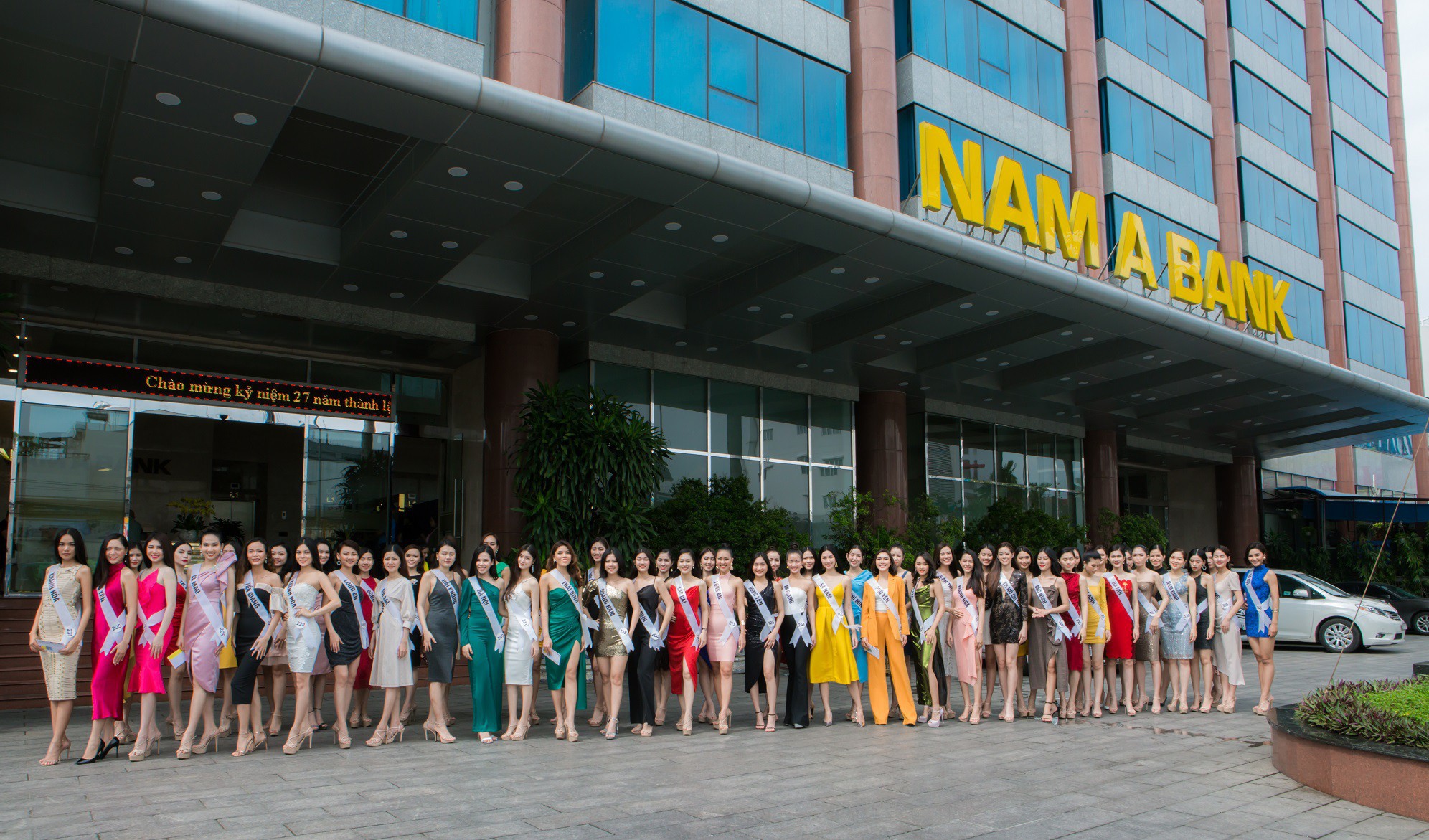 Top 60 Hoa hậu Hoàn Vũ Việt Nam 2019 trải nghiệm sản phẩm dịch vụ tài chính hiện đại tại Nam A Bank - Ảnh 2.
