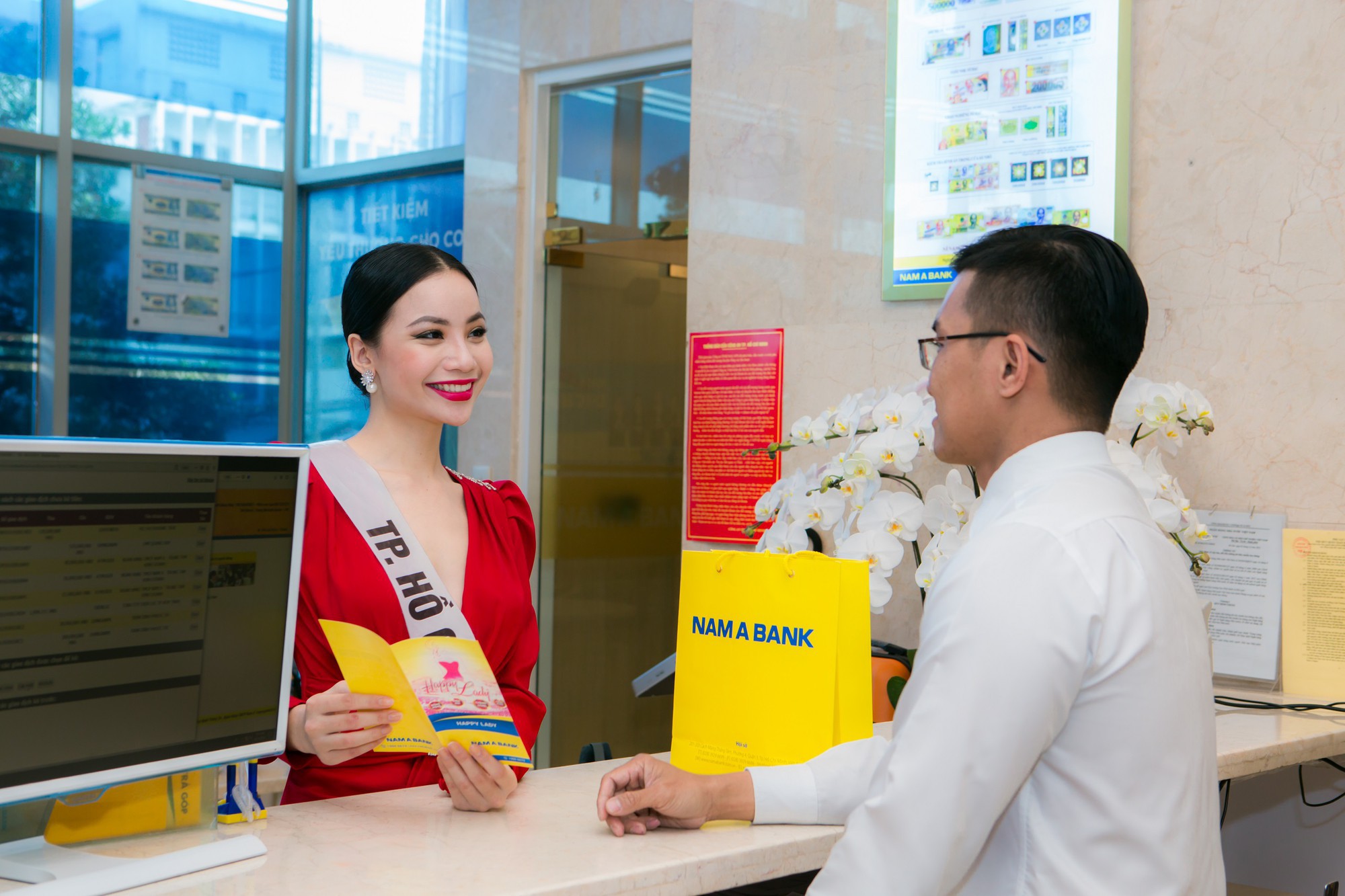 Top 60 Hoa hậu Hoàn Vũ Việt Nam 2019 trải nghiệm sản phẩm dịch vụ tài chính hiện đại tại Nam A Bank - Ảnh 4.