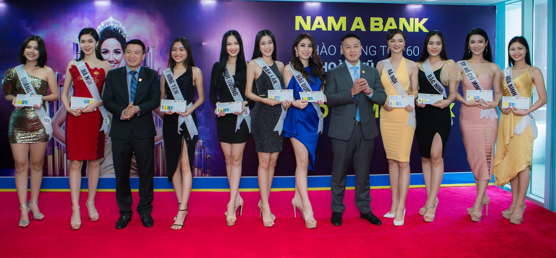 Top 60 Hoa hậu Hoàn Vũ Việt Nam 2019 trải nghiệm sản phẩm dịch vụ tài chính hiện đại tại Nam A Bank - Ảnh 5.
