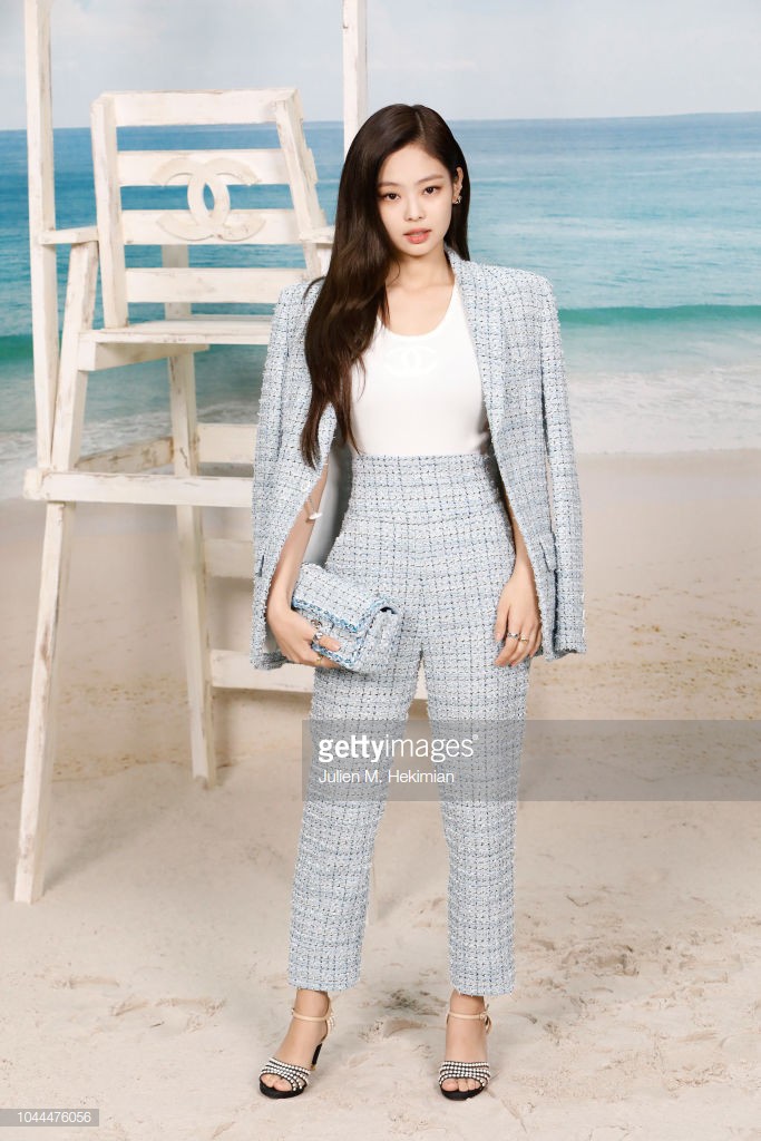 Jennie - đại sứ Chanel với 3 lần đi fashion week: Lần đầu an toàn mà nhạt, lần mới lòe loẹt nhưng khó ngấm - Ảnh 3.