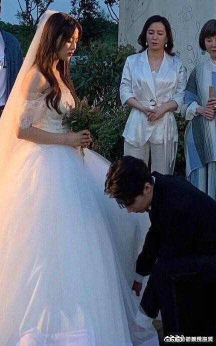 Rò rỉ ảnh váy cưới trong Full House bản Trung Quốc: được khen ăn đứt váy của Song Hye Kyo khi xưa - Ảnh 3.