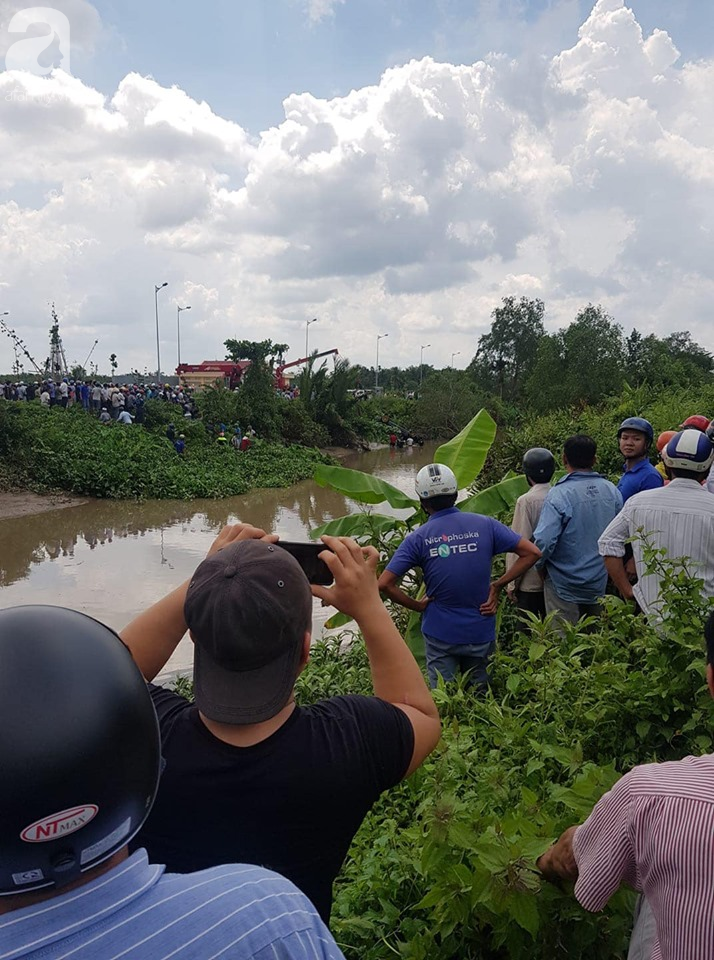 Tiền Giang: Người đàn ông bàng hoàng nghe tin vợ và 2 em trai chết trong chiếc xe biến dạng nằm dưới kênh - Ảnh 6.