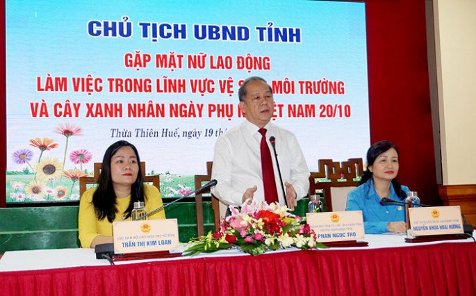 Nữ nhân viên môi trường bật khóc kể với chủ tịch tỉnh chuyện bị xua chó tấn công khi đi thu tiền - Ảnh 1.