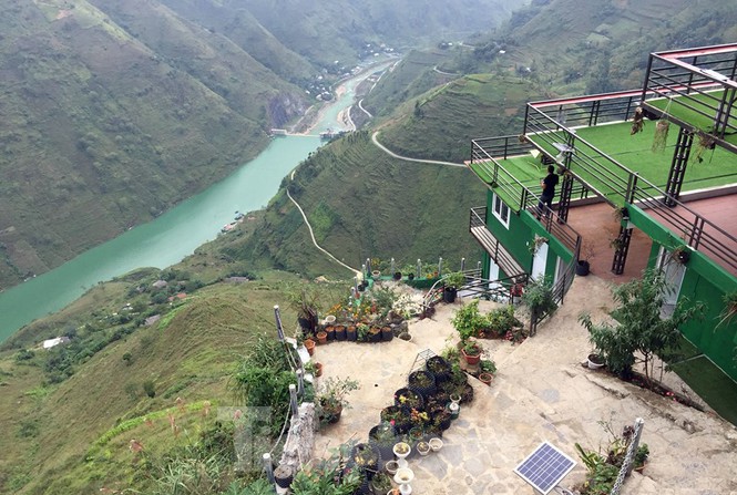 Hàng ngàn du khách 'check-in' ở Panorama Mã Pì Lèng giữa lúc đình chỉ hoạt động - Ảnh 13.