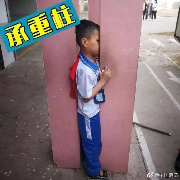 Những tình huống mắc kẹt rất trớ trêu của trẻ và bài học an toàn mà cha mẹ nên dạy con - Ảnh 7. Những tình huống mắc kẹt rất trớ trêu của trẻ và bài học an toàn mà cha mẹ nên dạy con - Ảnh 7.