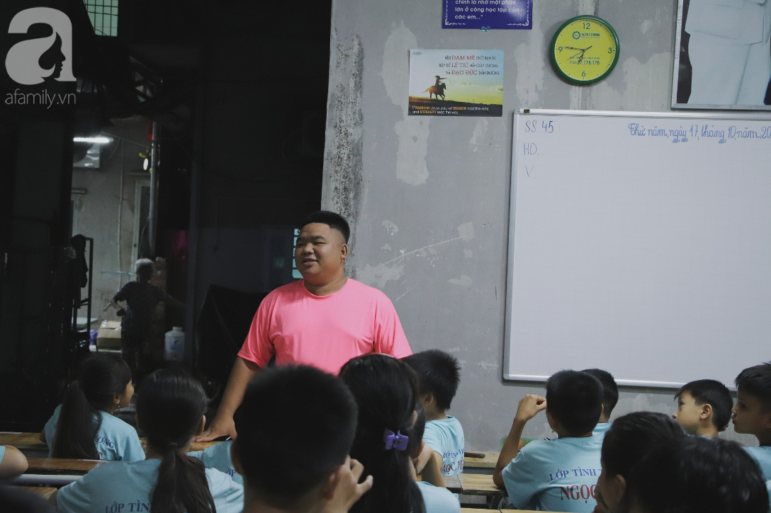 Cảm động lớp học 0 đồng giữa Sài Gòn: Nơi nuôi dưỡng tri thức cho trẻ em nghèo - Ảnh 2.