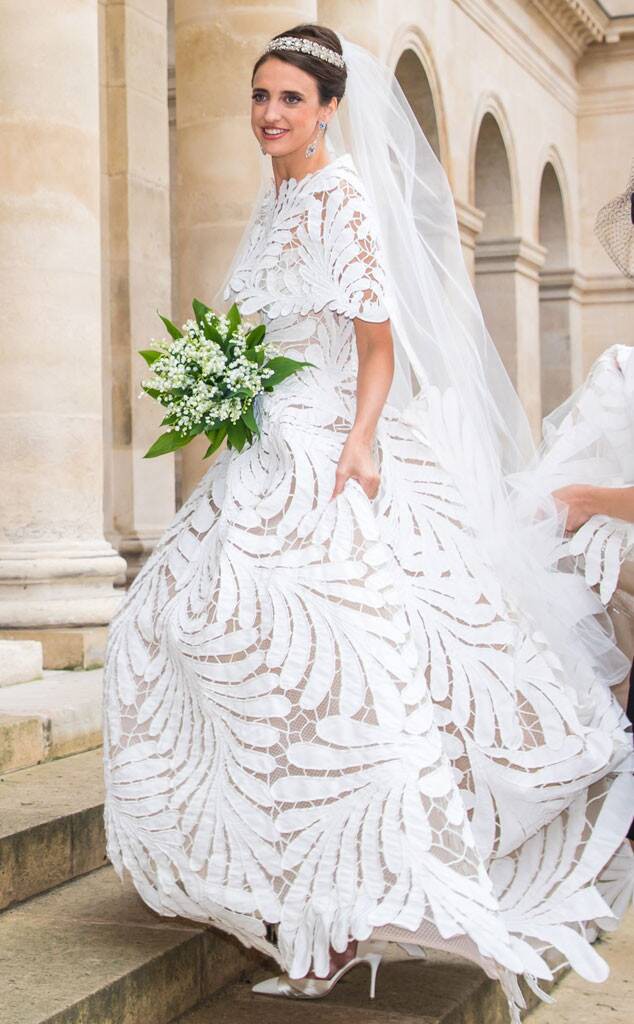 10 mẫu đầm trắng đẹp lộng lẫy như váy cưới Givenchy của công nương Meghan  giá chỉ từ 36 triệu đồng