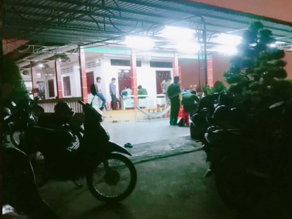Tử vong tại nhà “thầy lang vườn”: Hé lộ thang thuốc 4 ly nước tỏi và truyền năng lượng trị bệnh - Ảnh 2. Tử vong tại nhà “thầy lang vườn”: Hé lộ thang thuốc 4 ly nước tỏi và truyền năng lượng trị bệnh - Ảnh 2.