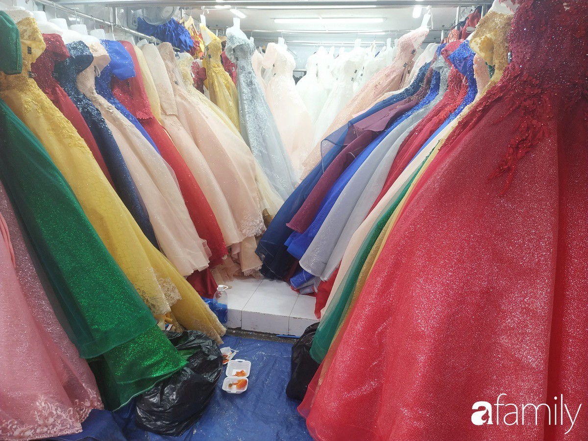 Vào mùa cưới, người Sài Gòn lại rủ nhau tới khu chợ đồ cưới “bao rẻ, bao đẹp” ở quận Tân Bình - Ảnh 8.