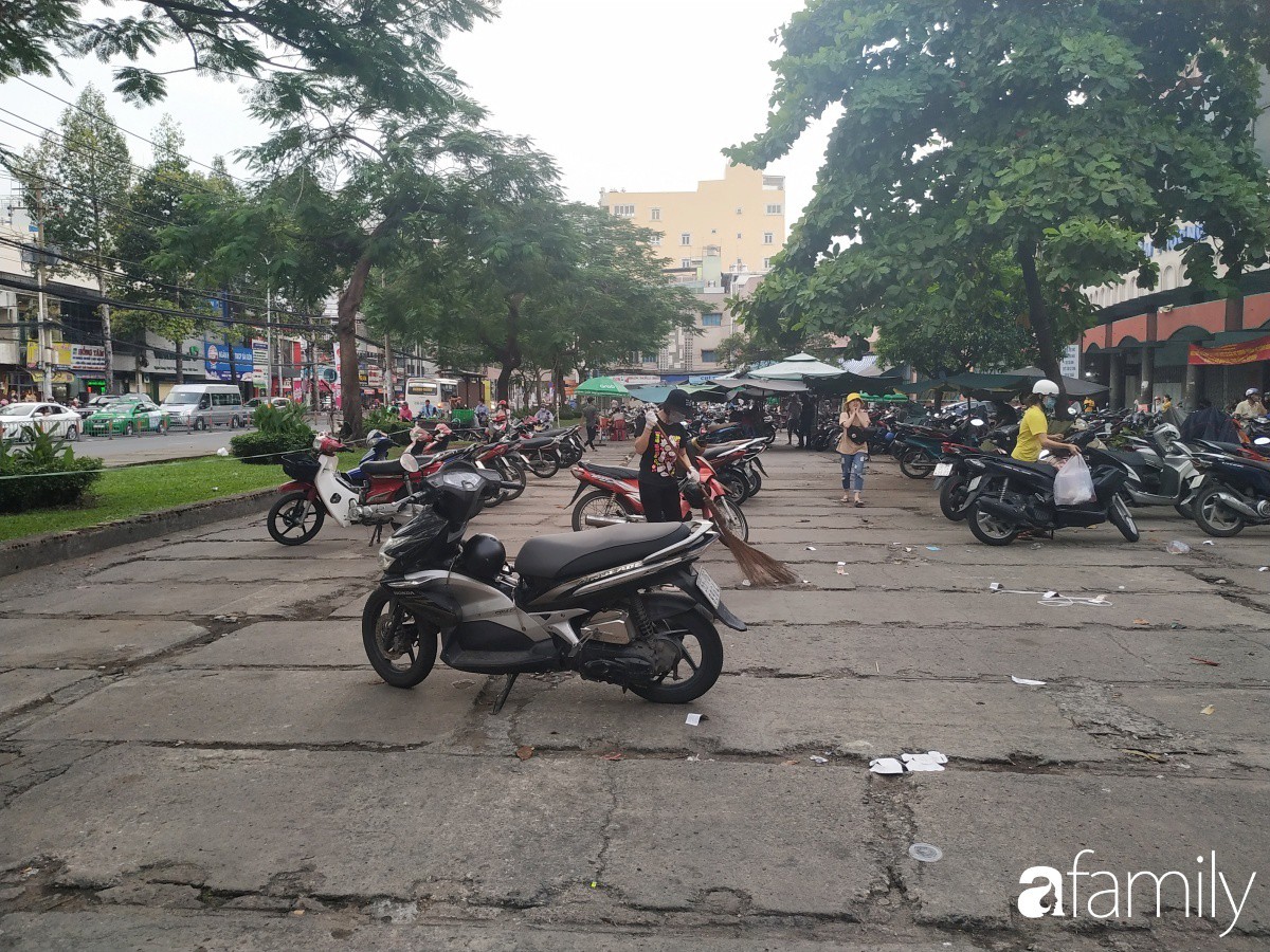 Vào mùa cưới, người Sài Gòn lại rủ nhau tới khu chợ đồ cưới “bao rẻ, bao đẹp” ở quận Tân Bình - Ảnh 2.