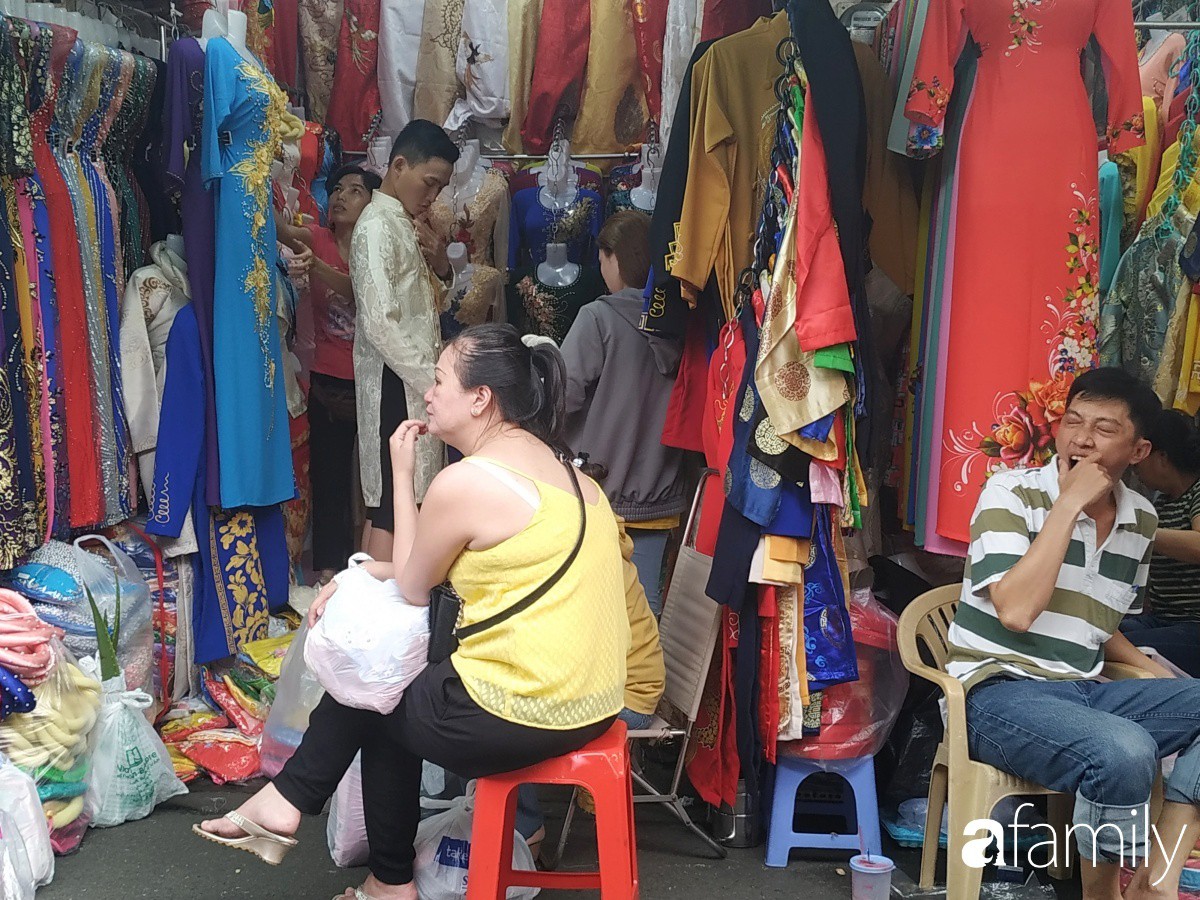 Vào mùa cưới, người Sài Gòn lại rủ nhau tới khu chợ đồ cưới “bao rẻ, bao đẹp” ở quận Tân Bình - Ảnh 14.