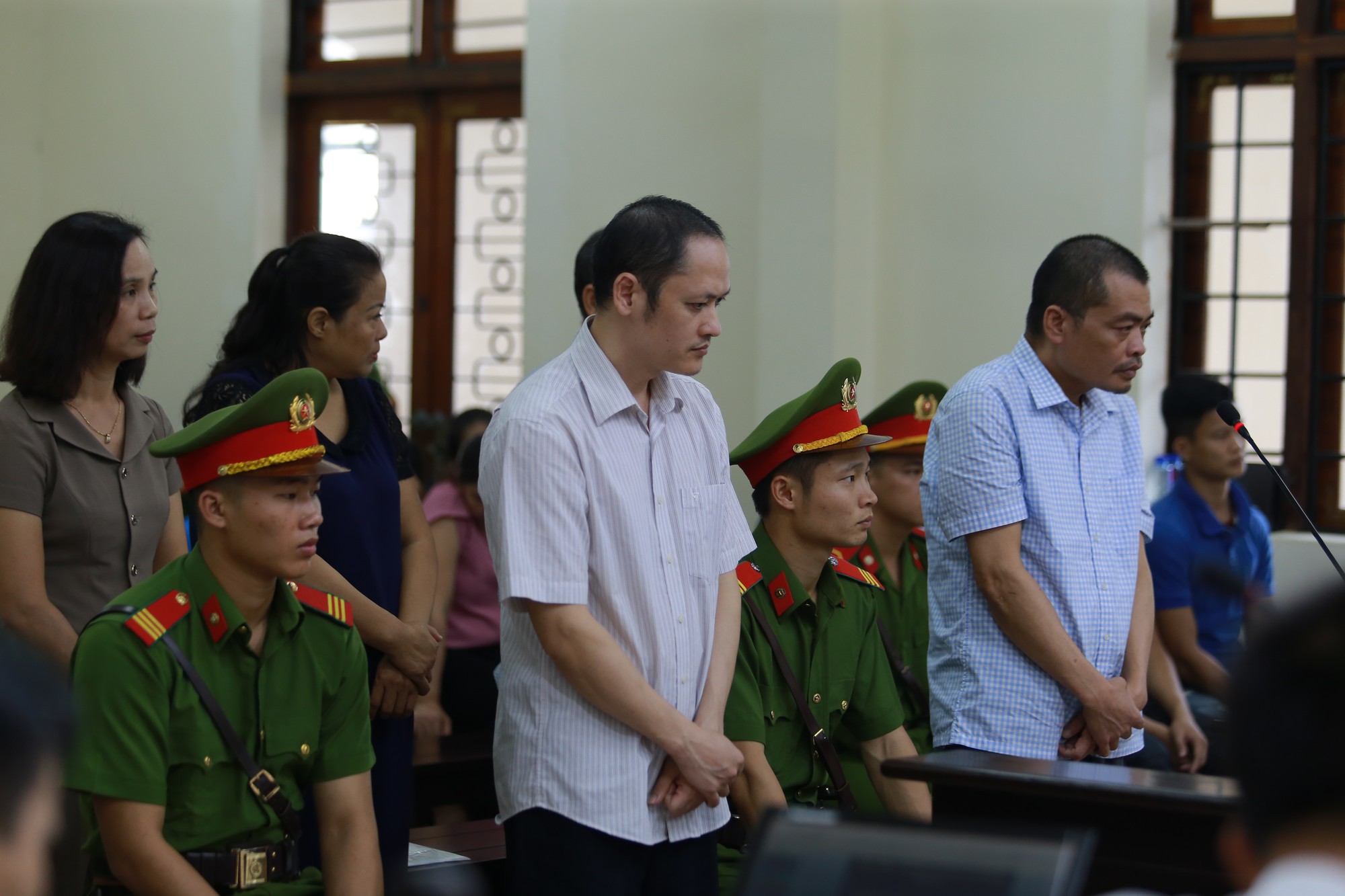 Ủy ban Kiểm tra Trung ương làm việc với vợ Chủ tịch tỉnh Hà Giang trước ngày tuyên án vụ gian lận điểm thi - Ảnh 2.