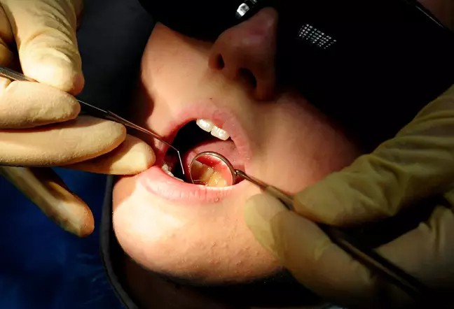 Người phụ nữ thiệt mạng trong tình trạng &quot;máu trào ra từ miệng&quot; sau khi được nha sĩ nhổ… 10 cái răng hàm trên - Ảnh 4.