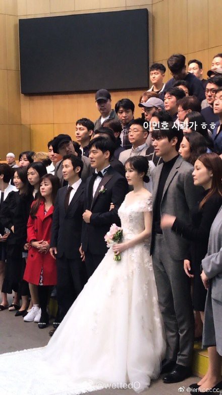 Khi mỹ nam Lee Min Ho tham dự đám cưới của bạn nhưng lại chiếm trọn spotlight của cô dâu chú rể - Ảnh 4.