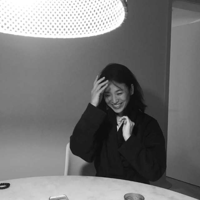 Hậu ly hôn Song Joong Ki, lâu lắm rồi người hâm mộ mới thấy Song Hye Kyo nở nụ cười rạng rỡ đến thế - Ảnh 2.