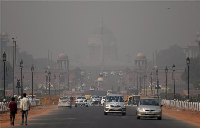 Chất lượng không khí ở thủ đô Ấn Độ giảm xuống mức nguy hiểm - Ảnh 1.