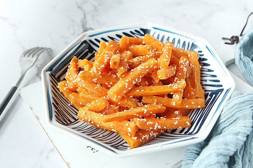 Khoai lang chiên ngào đường tẩm mè - Ảnh 6. Khoai lang chiên ngào đường tẩm mè - Ảnh 6.
