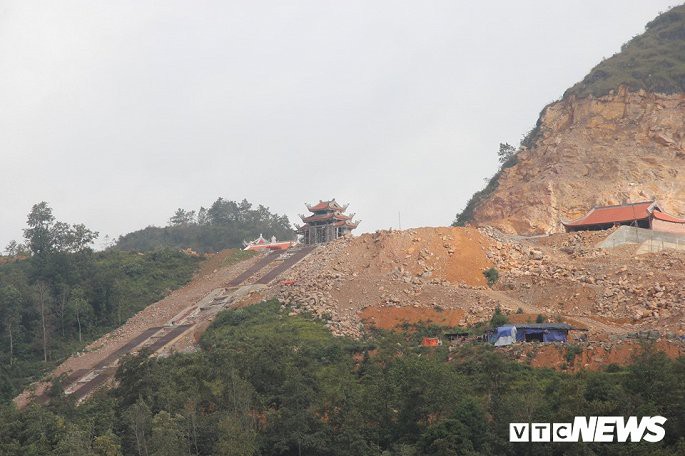 Hà Giang tạm đình chỉ thi công dự án khu du lịch tâm linh Lũng Cú 800 tỷ đồng - Ảnh 1. Hà Giang tạm đình chỉ thi công dự án khu du lịch tâm linh Lũng Cú 800 tỷ đồng - Ảnh 1.