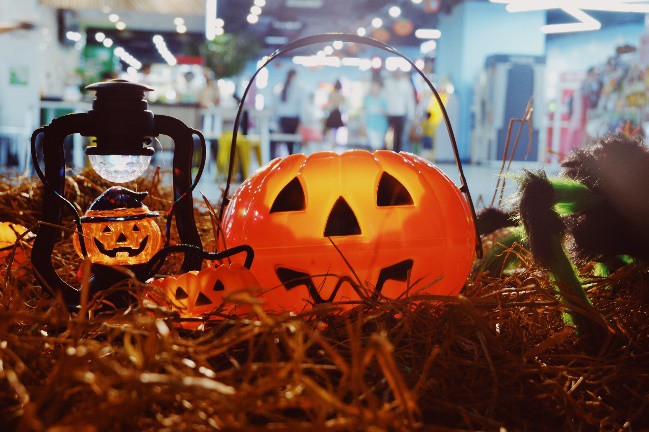 Điểm đến Halloween : H&oacute;a trang ấn tượng tại đ&ecirc;m hội &ldquo;HallotiNi C&agrave; Lang B&iacute; Rợ&rdquo; c&ugrave;ng tiNiWorld - Ảnh 2.