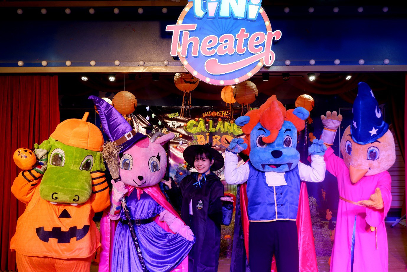 Điểm đến Halloween : H&oacute;a trang ấn tượng tại đ&ecirc;m hội &ldquo;HallotiNi C&agrave; Lang B&iacute; Rợ&rdquo; c&ugrave;ng tiNiWorld - Ảnh 3.