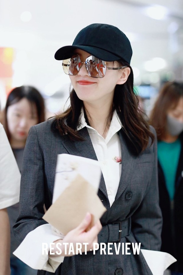 Nhan sắc những "bà mẹ bỉm sữa" mới của Cbiz: Người sớm lấy lại được vóc dáng nuột nà, kẻ bị chê ngoại hình xuống dốc - Ảnh 10. Nhan sắc những "bà mẹ bỉm sữa" mới của Cbiz: Người sớm lấy lại được vóc dáng nuột nà, kẻ bị chê ngoại hình xuống dốc - Ảnh 10.